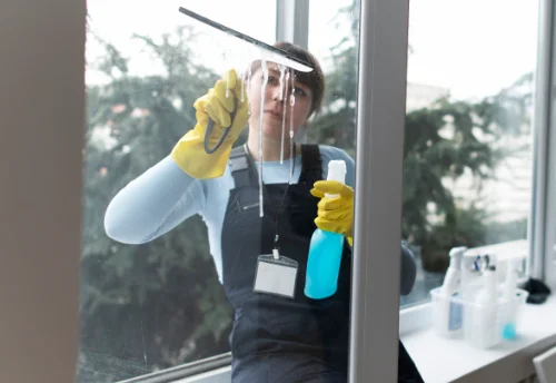 Nettoyage de vitres intérieures et extérieures à Bouquemaison